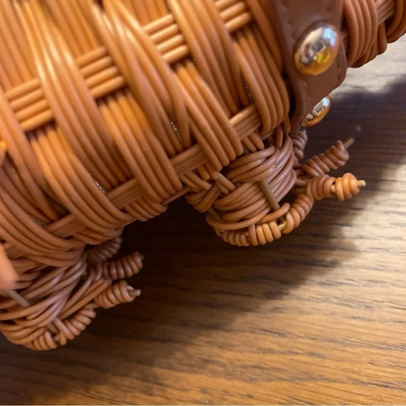 Tommy Bahama Woven Alligator/Retailer Basket Purse in Tan NWT collectible - Picture 10 of 10